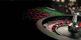 Player in Sylhet browsing BD89 slots on a smartphone during evening leisure time